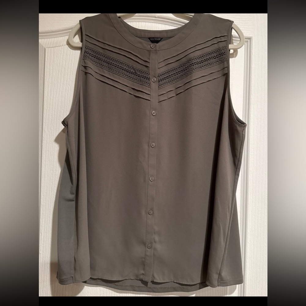 Ann Taylor sleeveless button blouse
